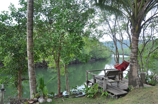 Look Mum, no iPad! Chilling on Khlong Chao.