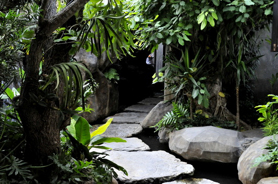 Entrance to the lobby grotto