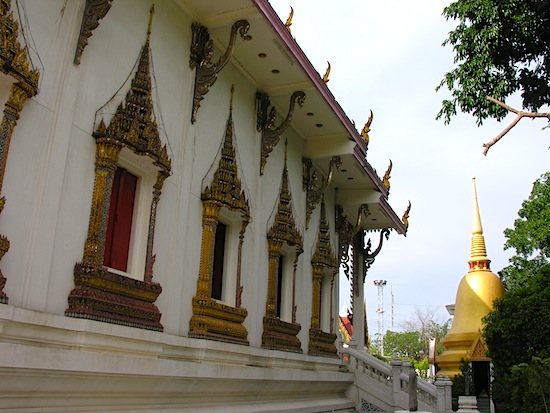 Wat Don Wai -- perfect place for a break.