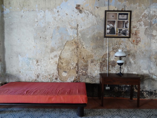 From just plain shabby to shabby-chic: On On's lobby area.