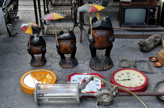 The old hand petrol pump might be fun filled with beer at barbies though we're not sure about the wooden frog set?