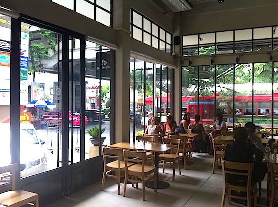 Flawless casual cafe design.