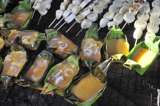 Kai pam - north Thai omelet in banana leaves
