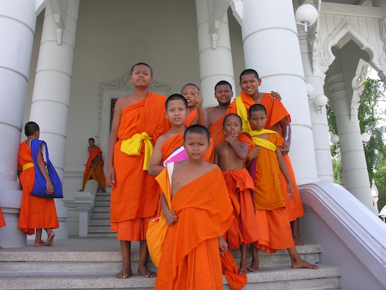 The welcoming committee at Wat Kaew.