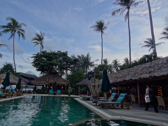 Plenty of space around the pool for both fasters and feasters.