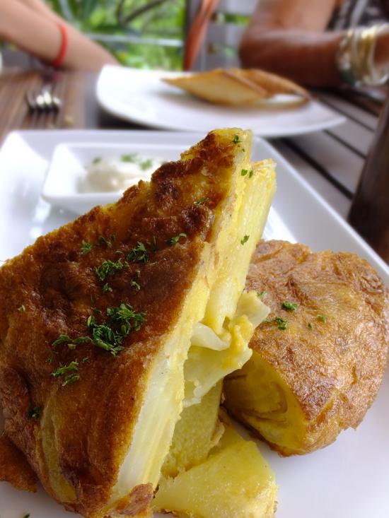 The Spanish know how to do lunch.
