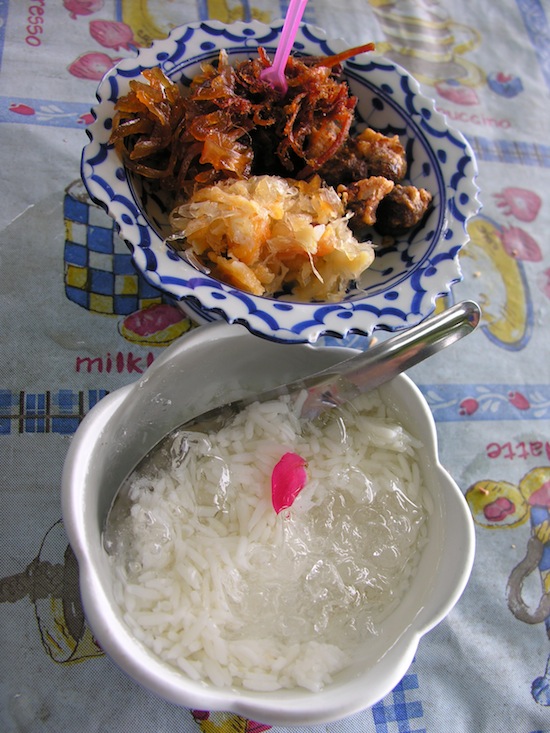 Some come to Ko Kret just for khao shae.