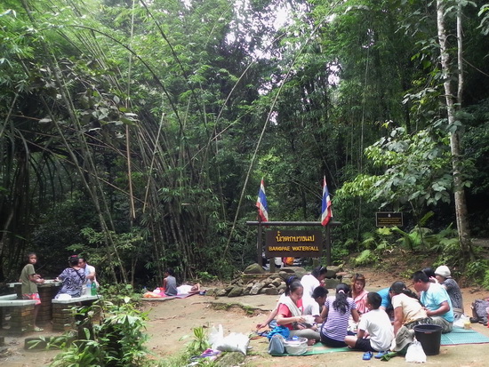 Dine and dip. Bang Pae's a popular weekend picnic spot.