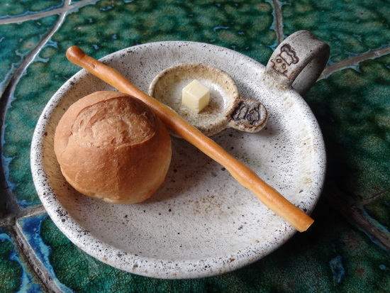 The complimentary bread plate, almost too pretty to eat.