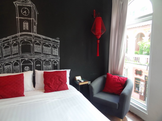 The modern Chinese room has an Old Town flavour and a street view.