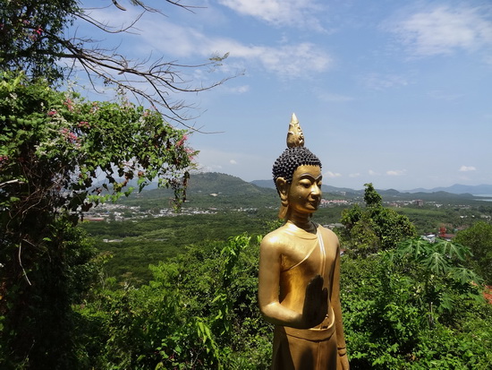Wat Ko Siray's serene, sea-view setting.