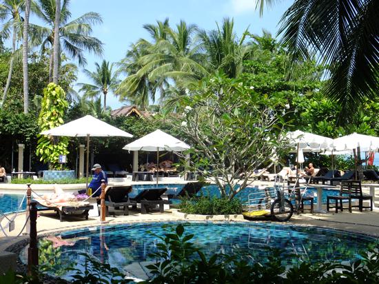 Pool or beach, pool or beach?