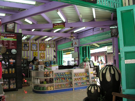 Bakery / coffee / ice cream / miniature toy Buddhist monk shop.