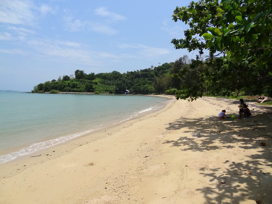 A cheerful stretch of sand. Pleumsuk means 'happiness' in Thai.