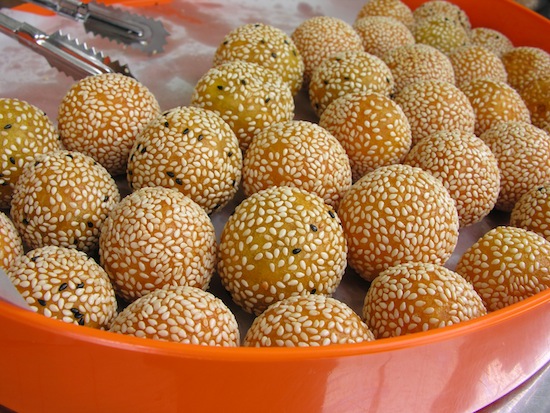 You'll also find these guys (khanom kai hong).