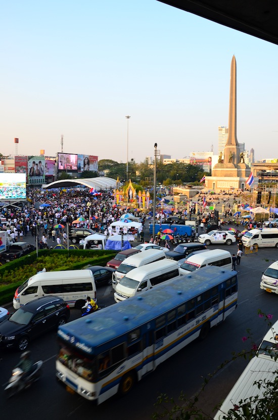 Traffic rambles off the open part of Victory Monument traffic circle.