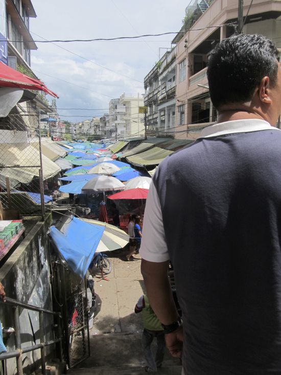 The sprawling market right across the Burmese border.