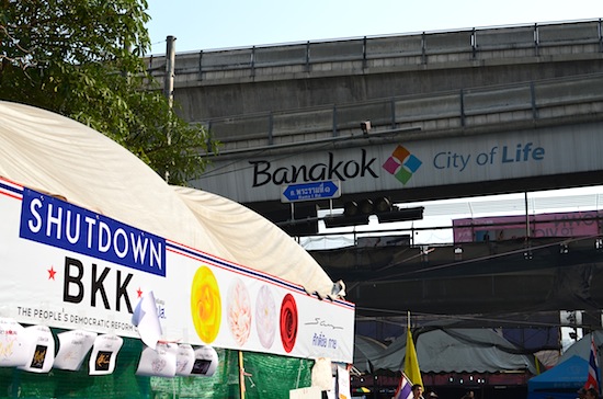 Conflicting signs at Pathumwan say it all.