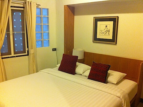 A one-bedroom apartment for 1,400 baht? Not too shabby.