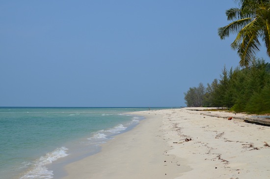 Like Ko Chang's Haad Sai Khao, minus the hordes.