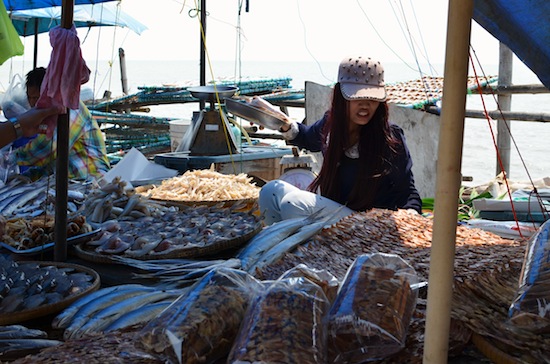 This might be the best seafood market in Thailand.
