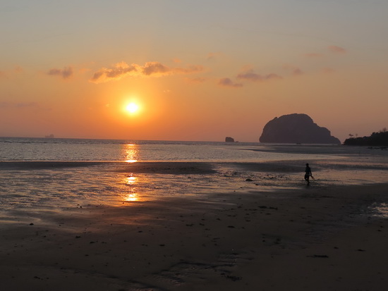 Early risers are well rewarded at Thiwson and Better View resorts.