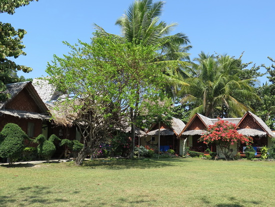 Classic thatch bungalows on the beach - Yao Yai Resort.