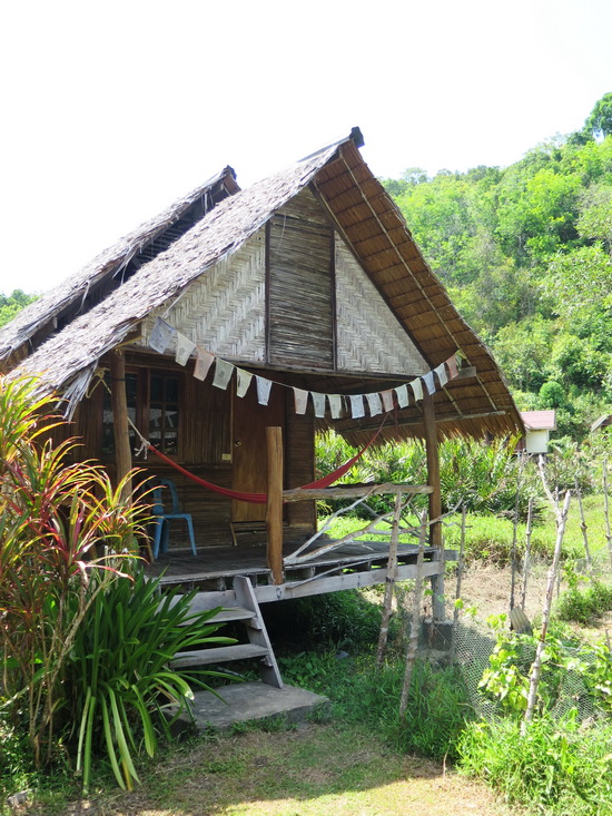 Cheap and cheerful at Nam Tok bungalow.