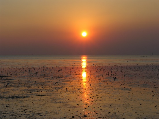 Not-so-shabby sunset off the coast of Samut Prakan.