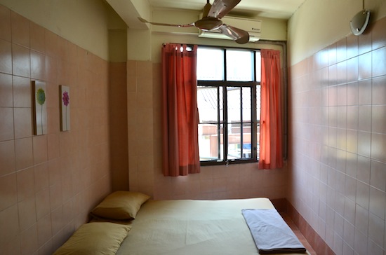 A 500-baht air-con room at Chada.