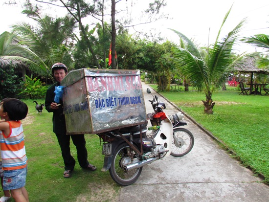 Chasing the dream. Bahn Mi Sua at 20kms an hour.