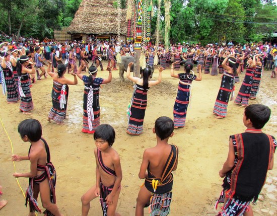 Dancing, chanting, gongs and a few fashion helmets in the crowd.