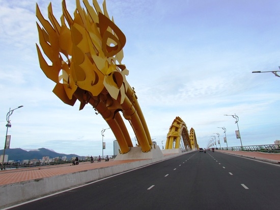 A bridge that beathes fire at the weekends? Only in Da Nang.