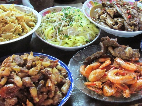 The food court. From market to table in seconds!