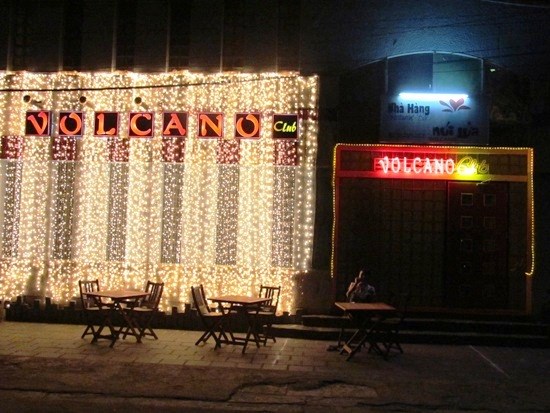 The late night Volcano Club on the popular backpacker street Ba Trieu.
