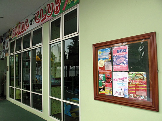 We had to make do with a photo of the outside of the kids' club.
