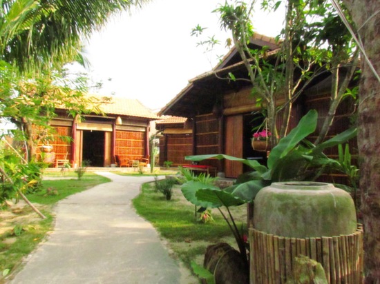 Under the Coconut Tree Homestay. An Bang beach.