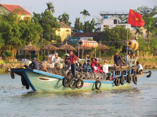 99 Hoi An market workers floating on the river.