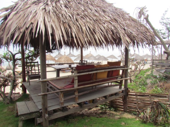 Cabana dining at Soul Kitchen, An Bang beach.