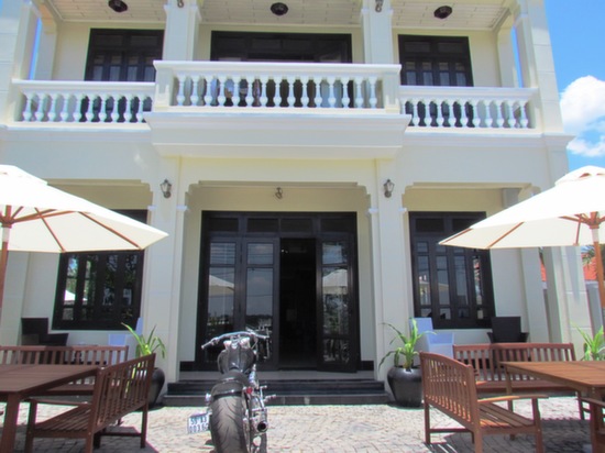 Saltwater's grand entrance