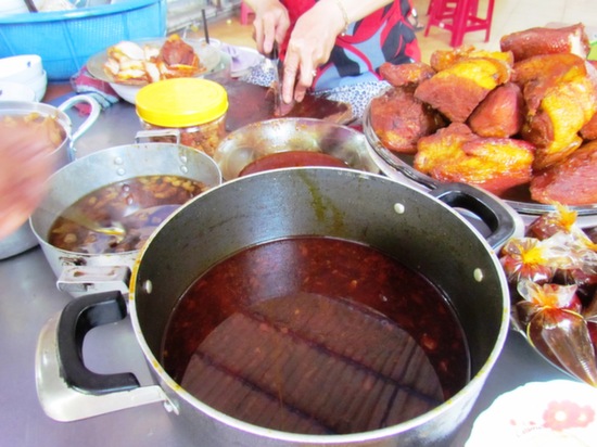 The simple pleasures of being free with the cau lau gravy portions!