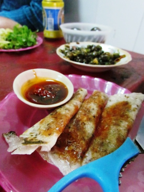 If the snails freak you out, Ly also serves up delicious coconut rice paper rolls stuffed with beef at 5,000VND a pop.