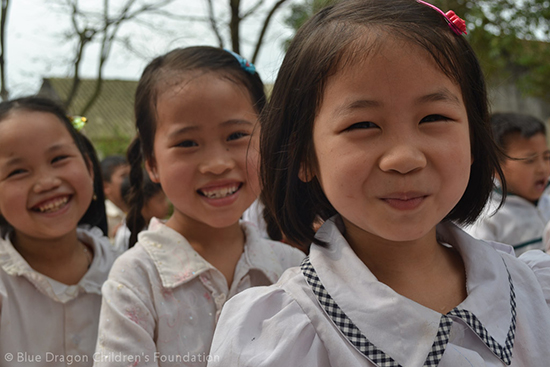 Blue Dragon supports poor students in rural Bac Ninh